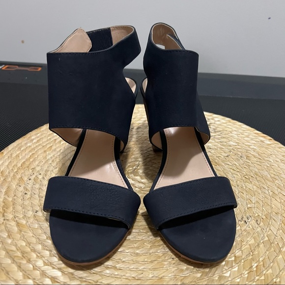 Vince Camuto Chic Minimalist Leather Evisa Sandals Heel - Picture 8 of 12